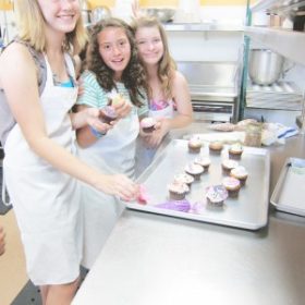 Making Cupcakes and Decorating